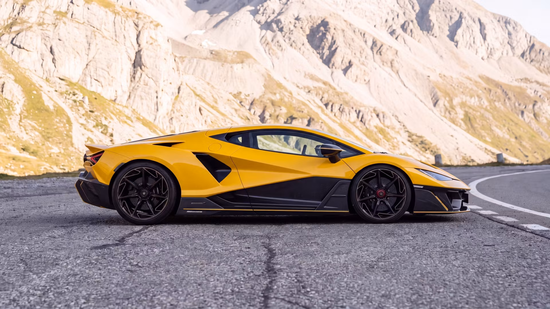 Yield Yellow Gloss colour PPF — view 2