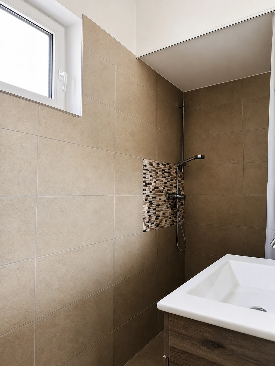 Dusche im eigenen Bad bei BASE stay Erlangen
