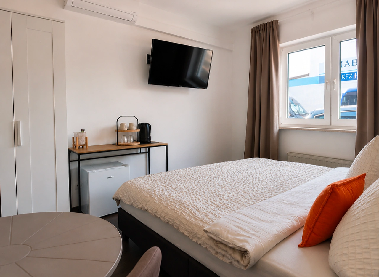 Doppelzimmer bei BASE stay Erlangen mit Tea & Coffee BASE