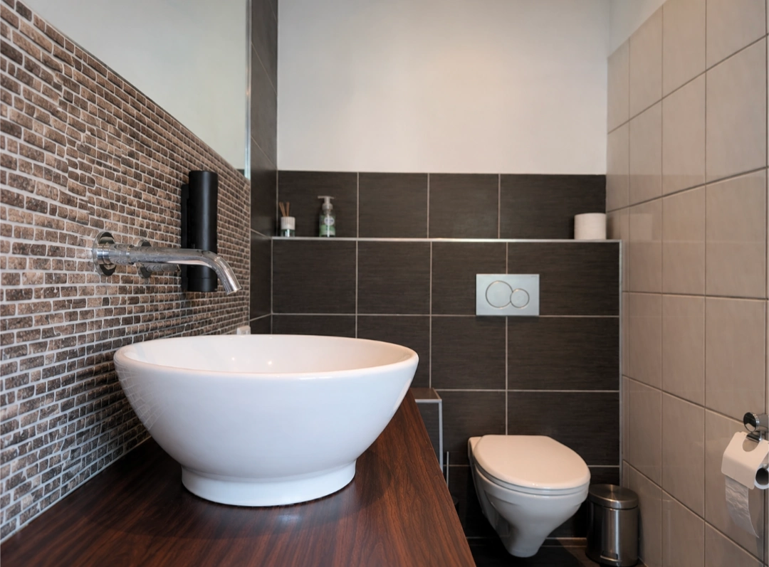 Waschbecken im eigenen Bad bei BASE stay Erlangen