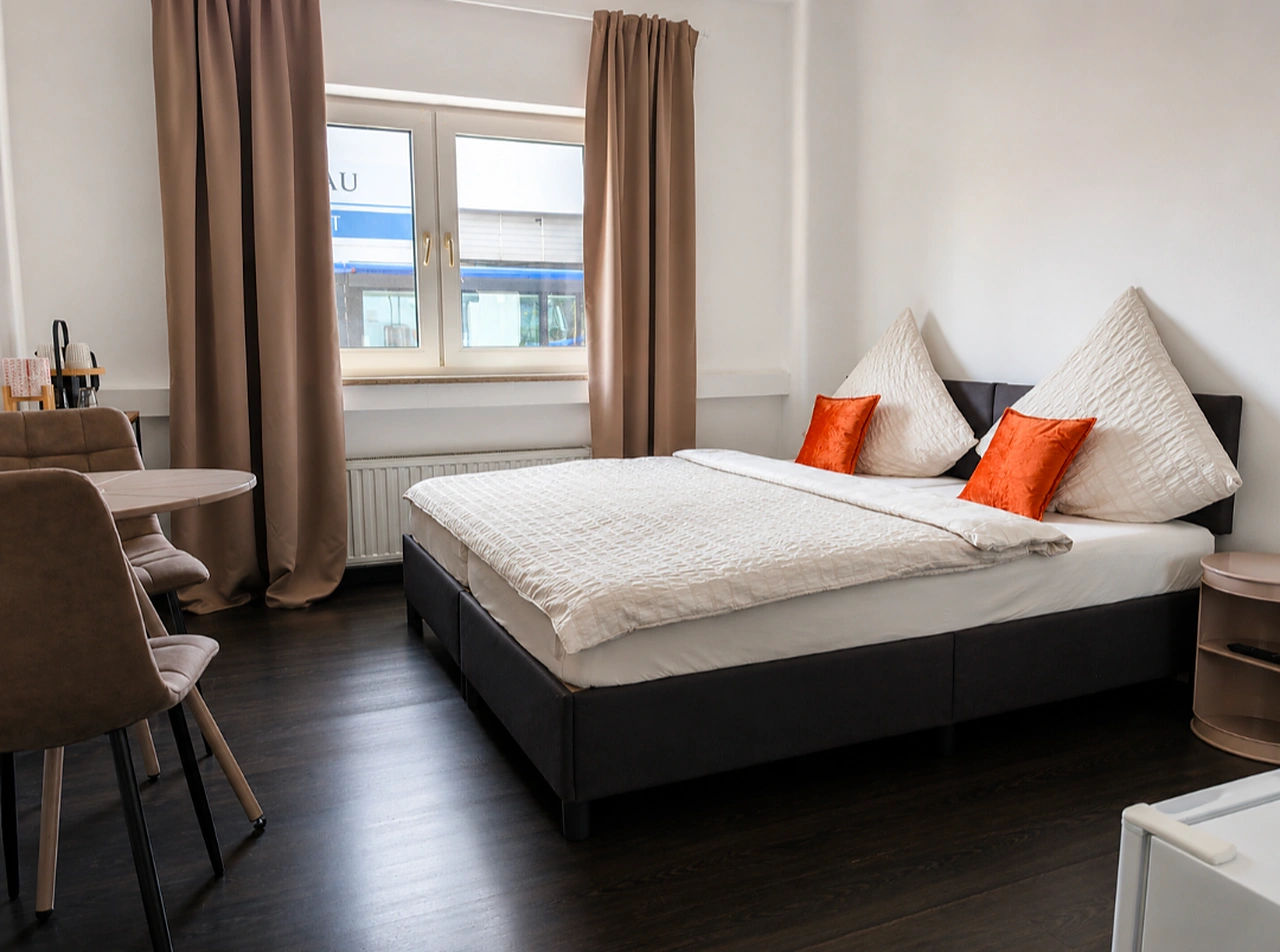 Doppelzimmer bei BASE stay Erlangen mit Einzel- oder Doppelbett