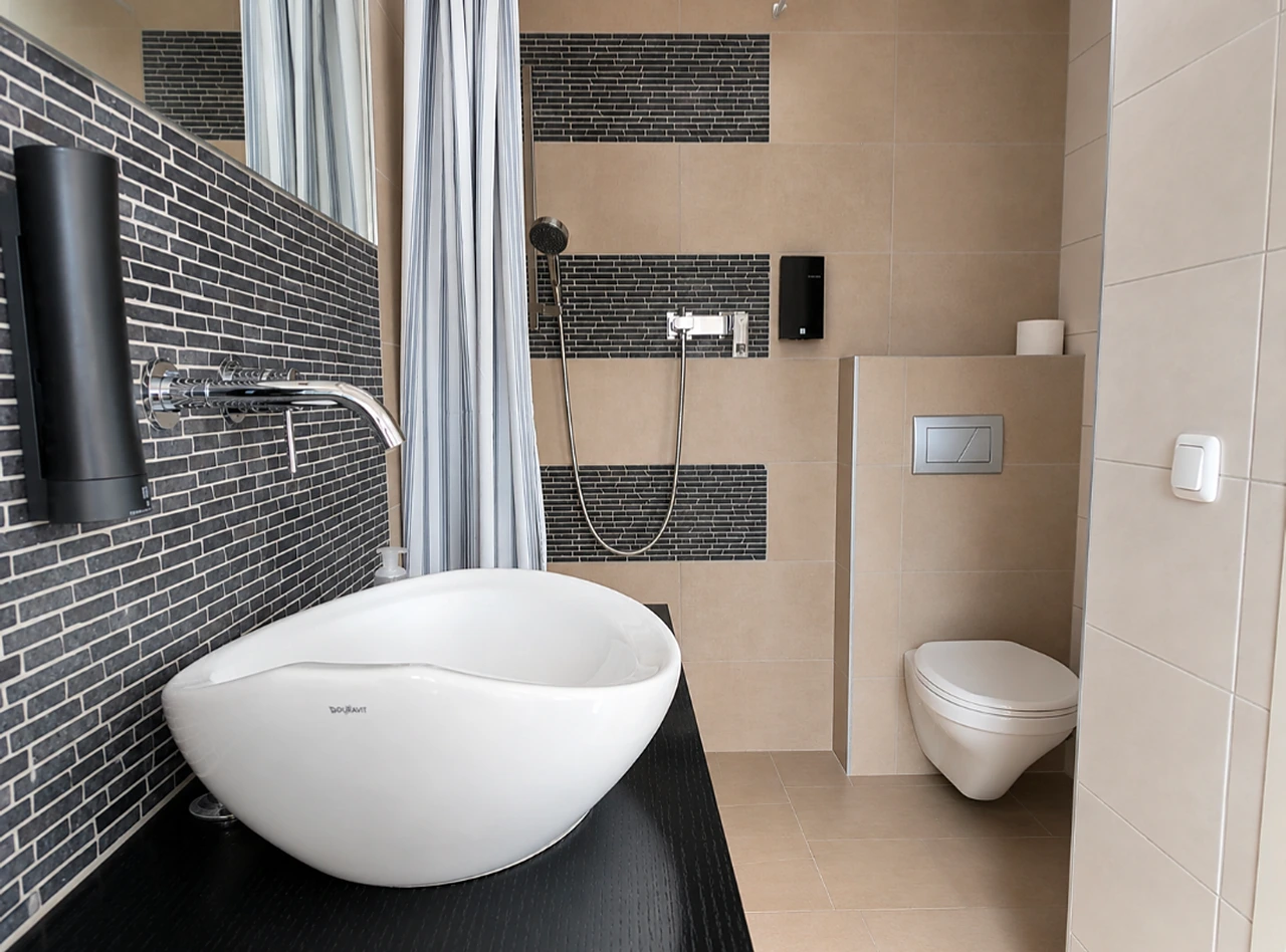 Waschbecken im hochwertigen Bad bei BASE stay Erlangen