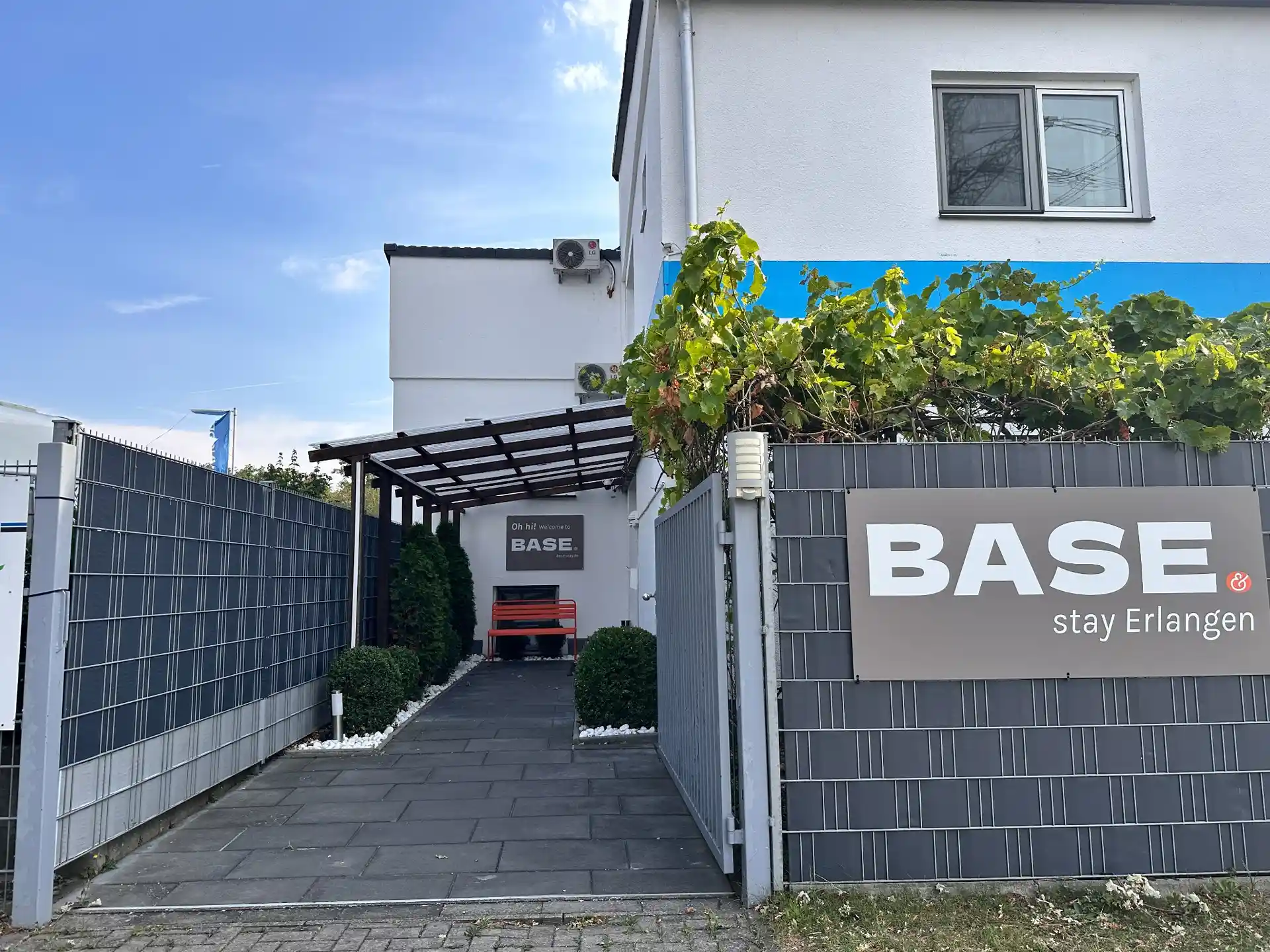 Eingang zu BASE stay Erlangen 