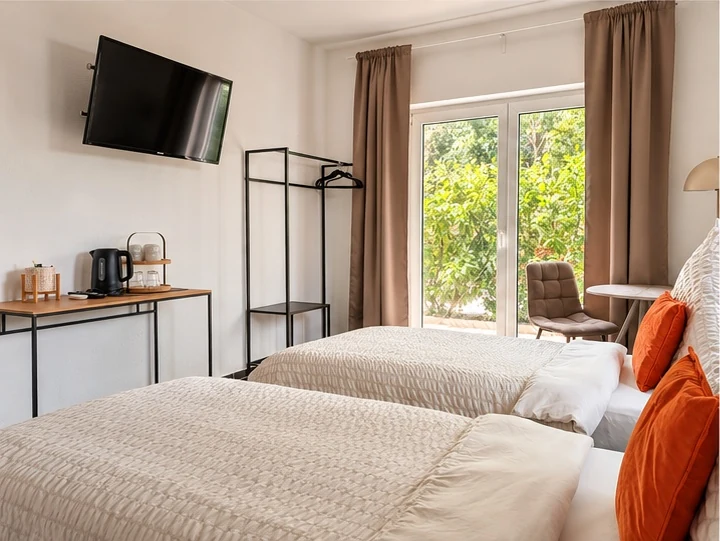 oppelzimmer No. 8 im Kombizimmer No. 8+9 bei BASE stay Erlangen