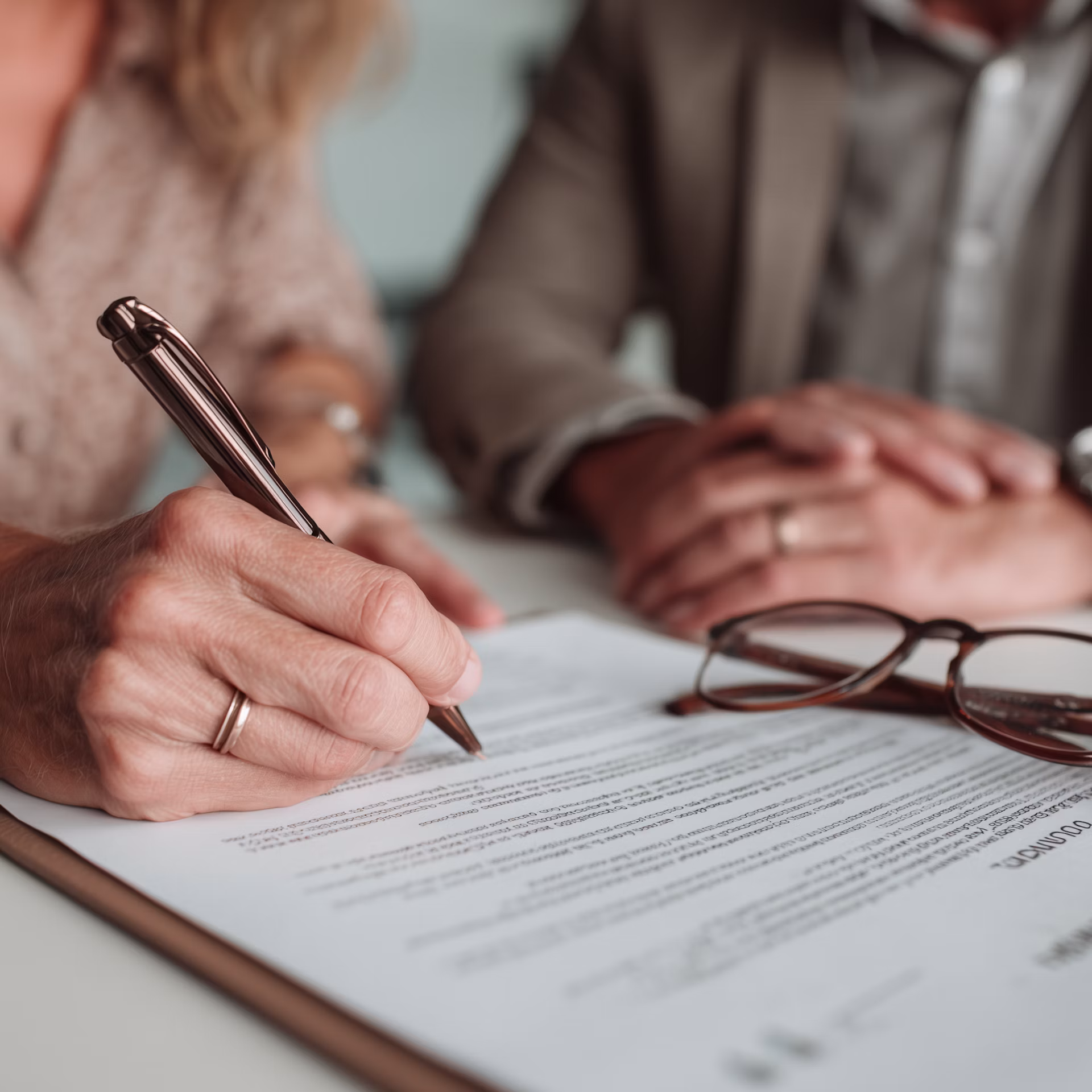 2 people signing a contract