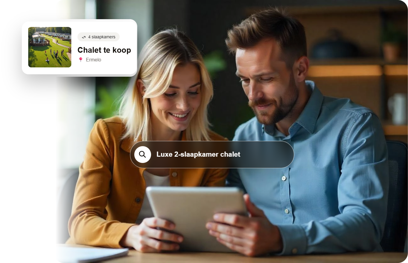 Stel bekijkt online het aanbod van EasyHome chalets en stacaravans.