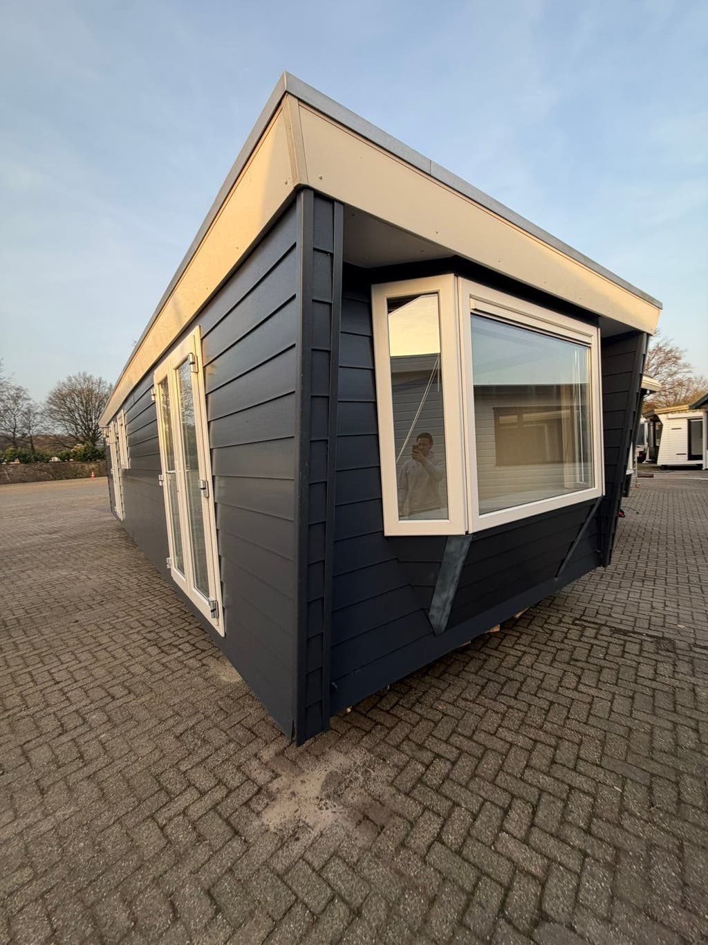 Kunststof chalet 10,50 x 3,70 m incl. transport