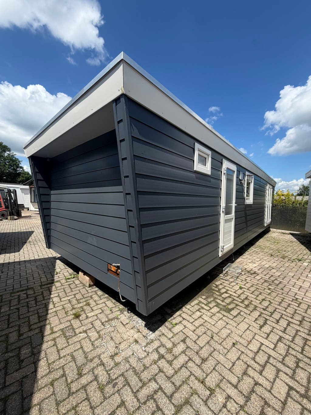 Kunststof chalet 10,50 x 3,70 m incl. transport