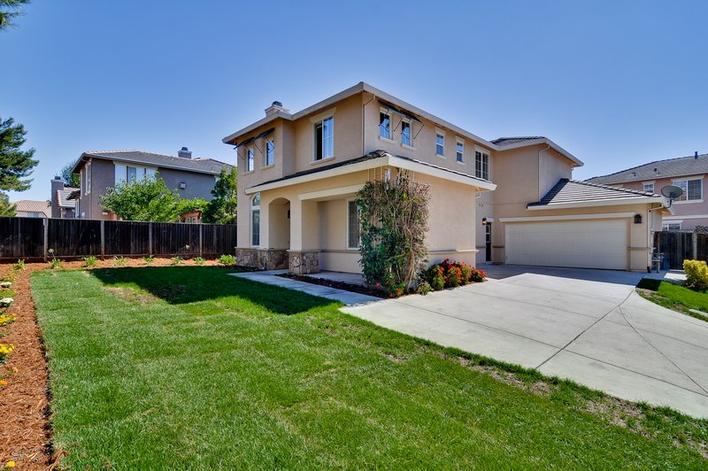 Fremont home with a car parked in the driveway, where a free in-home estimate takes place