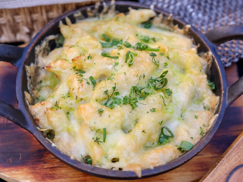 Baked macaroni and cheese in a skillet