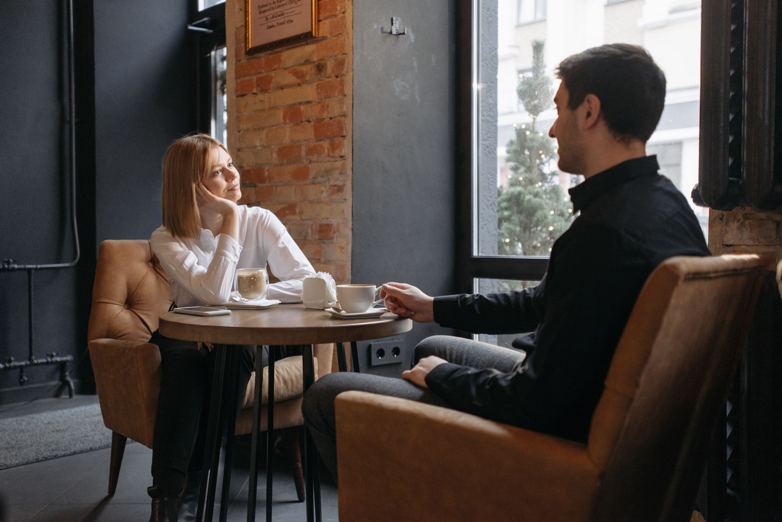 Coffee Date Ideas: How to Make an Hour Feel Like Ten Minutes