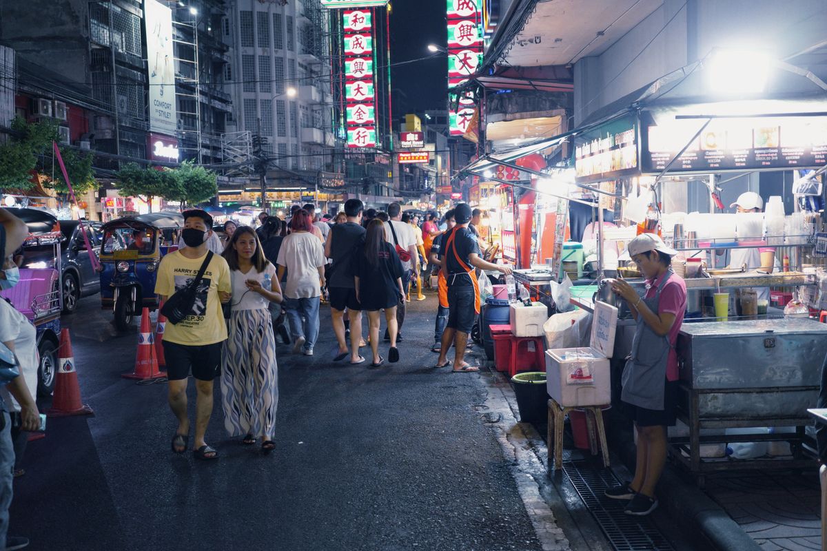 Food stalls and evening crowds on a Bangkok street