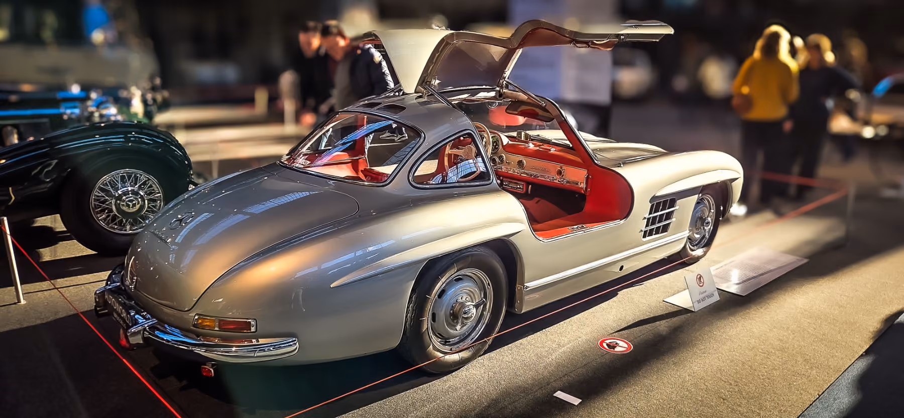 Mercedes 300SL Gullwing op een concours