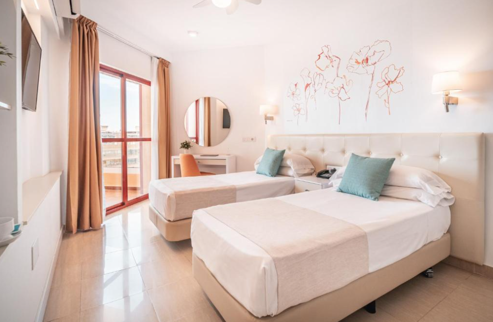 Hotel Angela beachfront hotel in Fuengirola