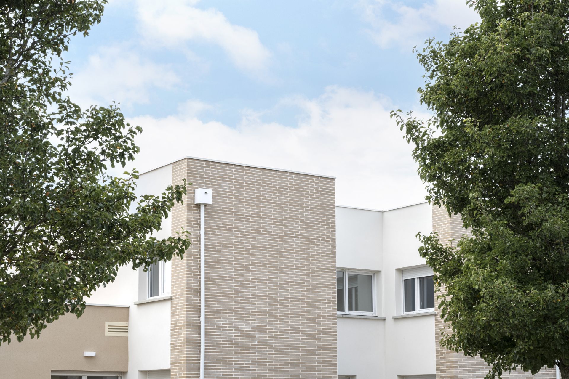 Vue extérieure de la Résidence Idyl à Colomiers, maison individuelle en béton armé et maçonnerie.