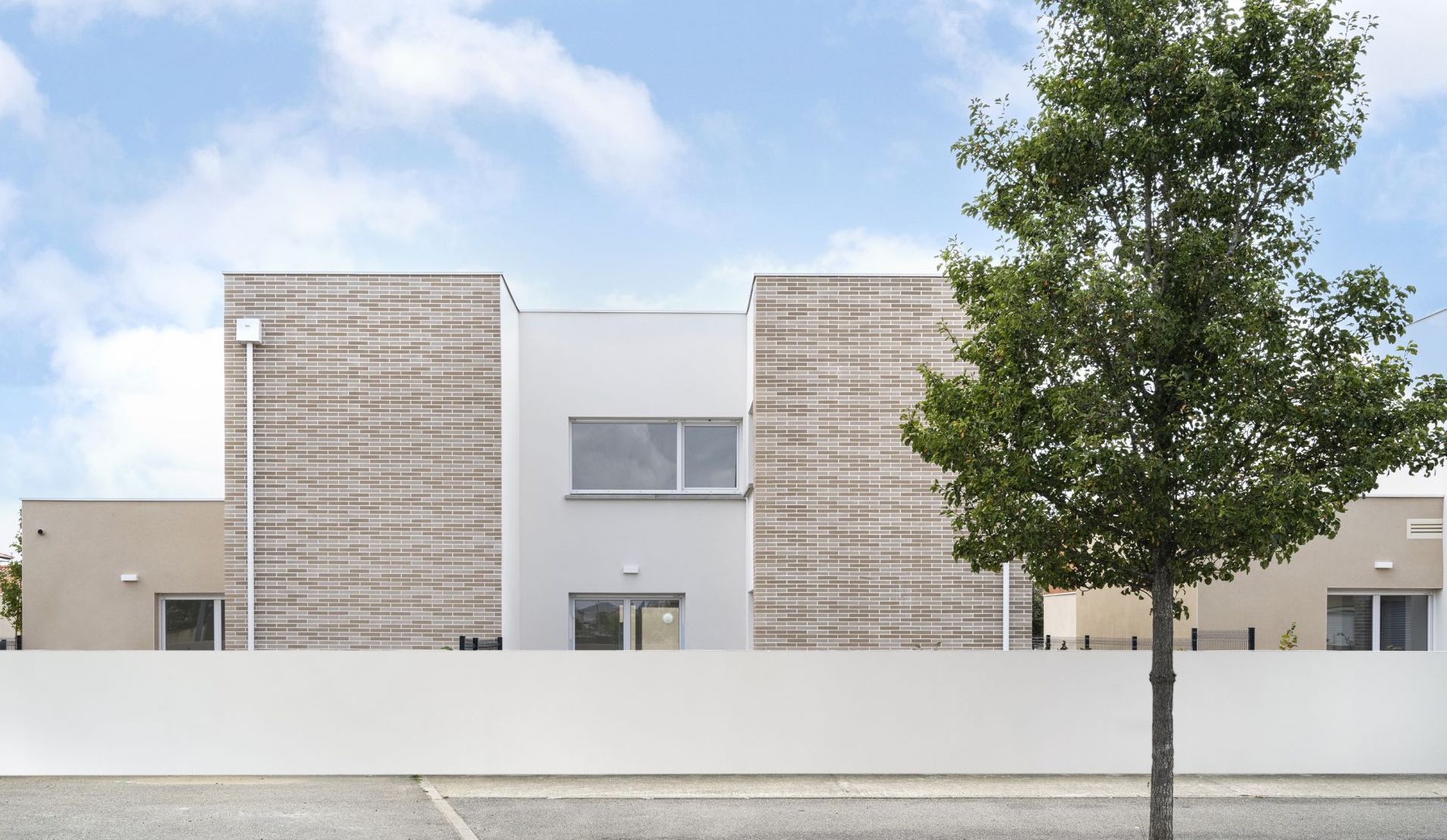 Vue d'ensemble de la Résidence Idyl à Colomiers, structure en béton armé et maçonnerie.