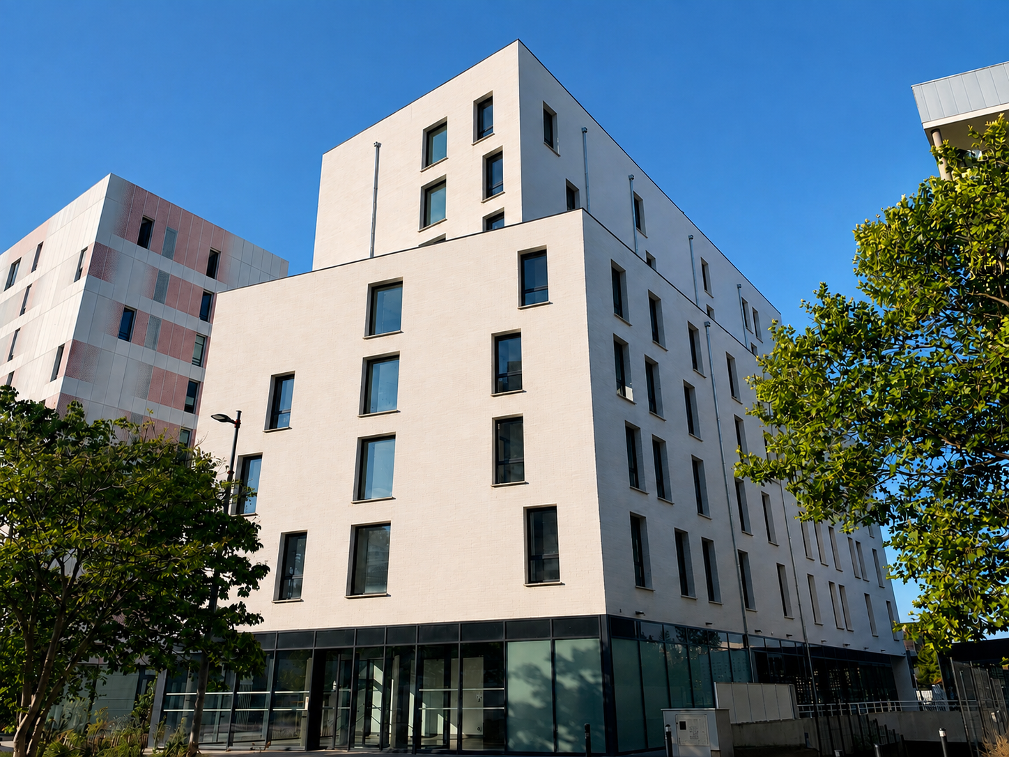 Vue d'ensemble de l'Hôtel Borderouge à Toulouse, bâtiment tertiaire à structure en béton armé.