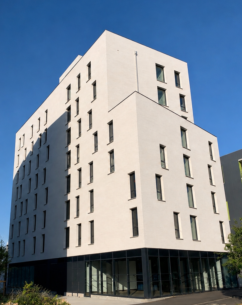 Vue extérieure de l'Hôtel Borderouge à Toulouse, bâtiment tertiaire à structure en béton armé.