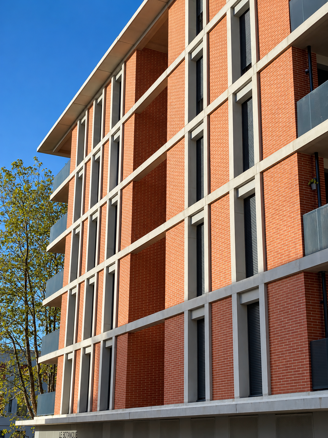 Façade et balcons en béton armé du projet Le Botanique à Toulouse.