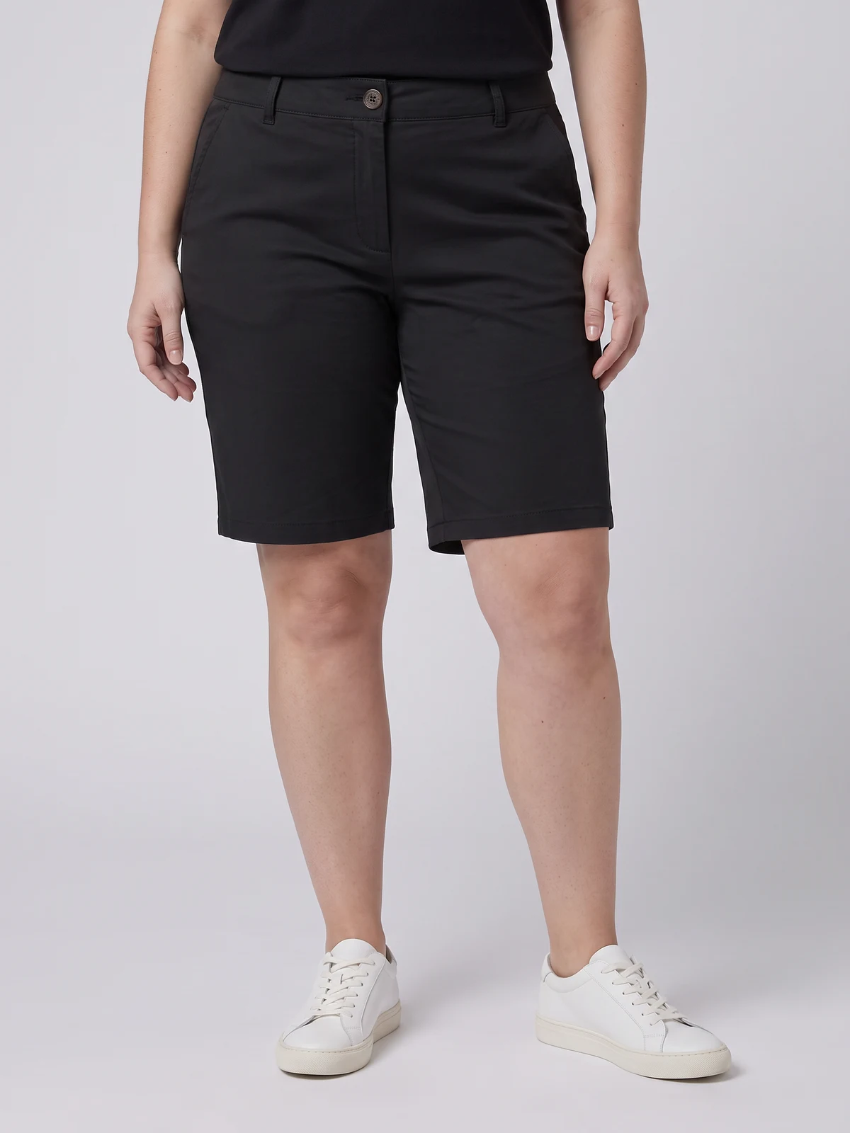 Lawson Ladies Chino Short in Black – close-up detail