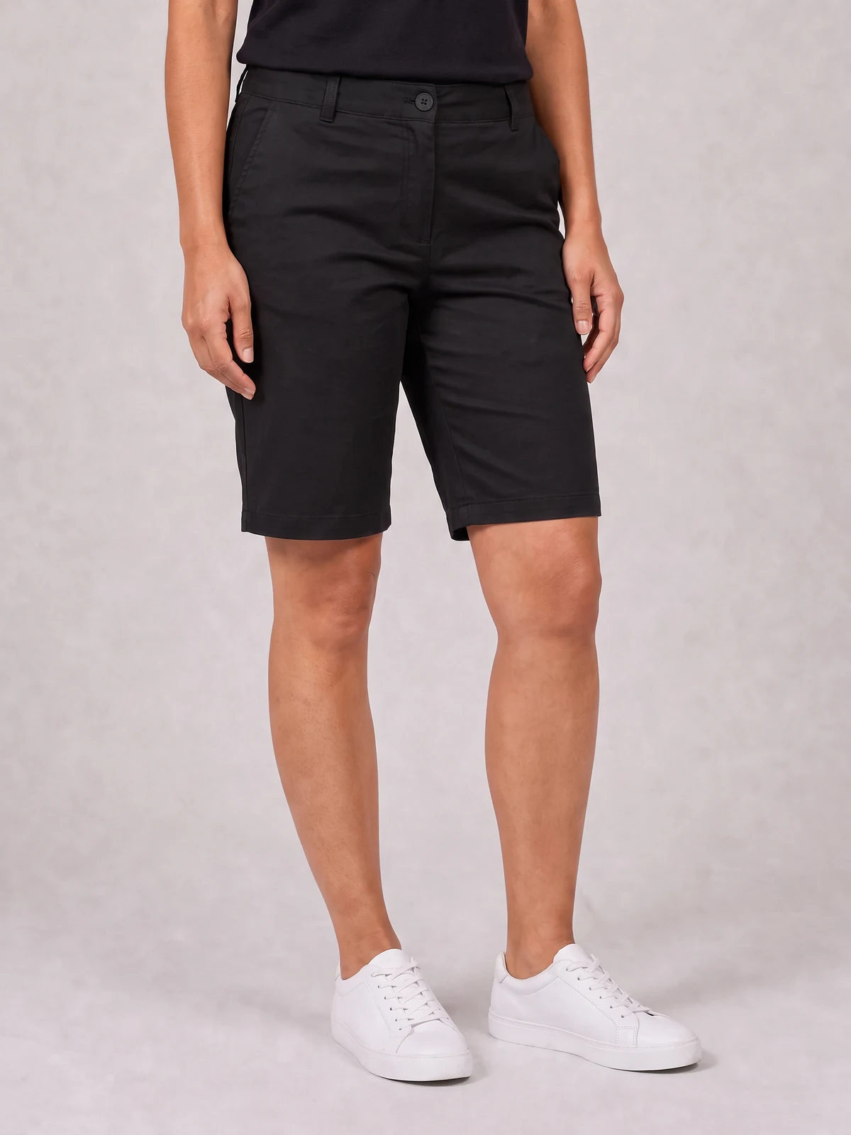 Lawson Ladies Chino Short in Black – close-up detail