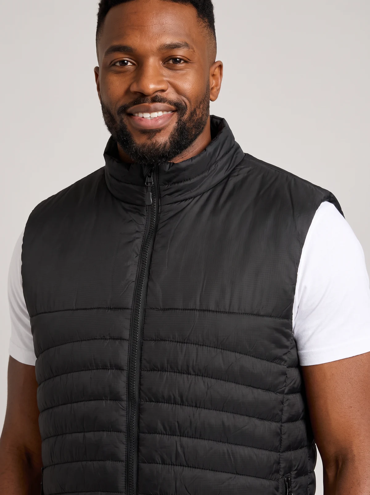 Expedition Men's Vest in Black – close-up detail