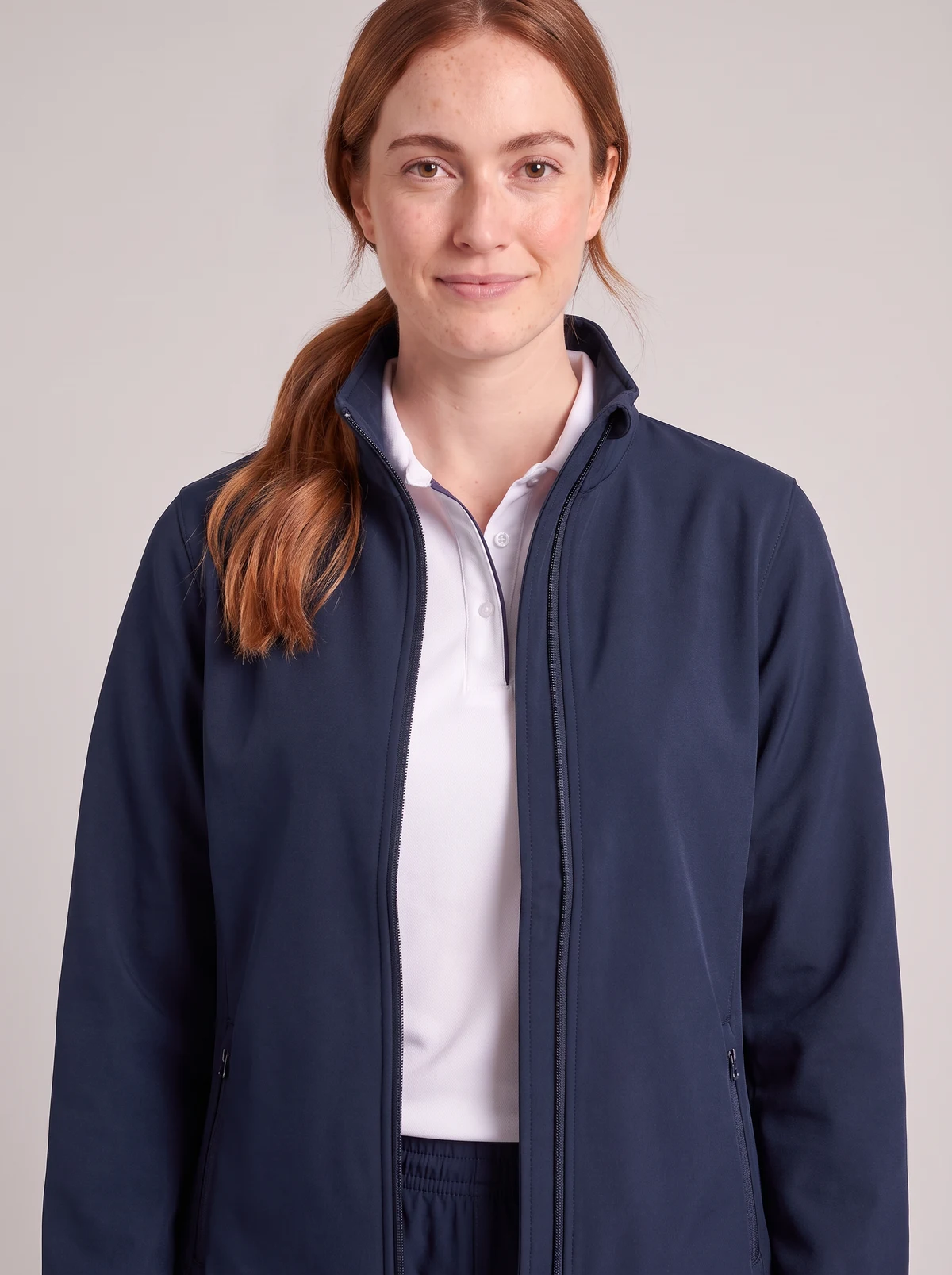 Ladies Apex Lightweight Softshell Jacket in Navy – close-up detail