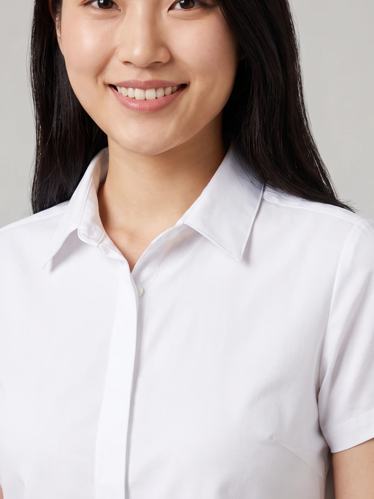 Women's Charlie S/S Shirt in White – close-up detail