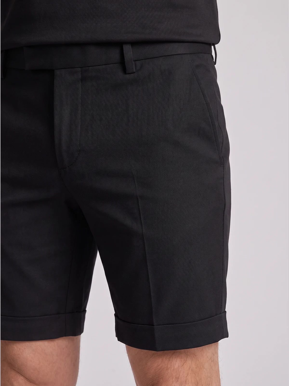 Mens Signature Shorts in Black – close-up detail