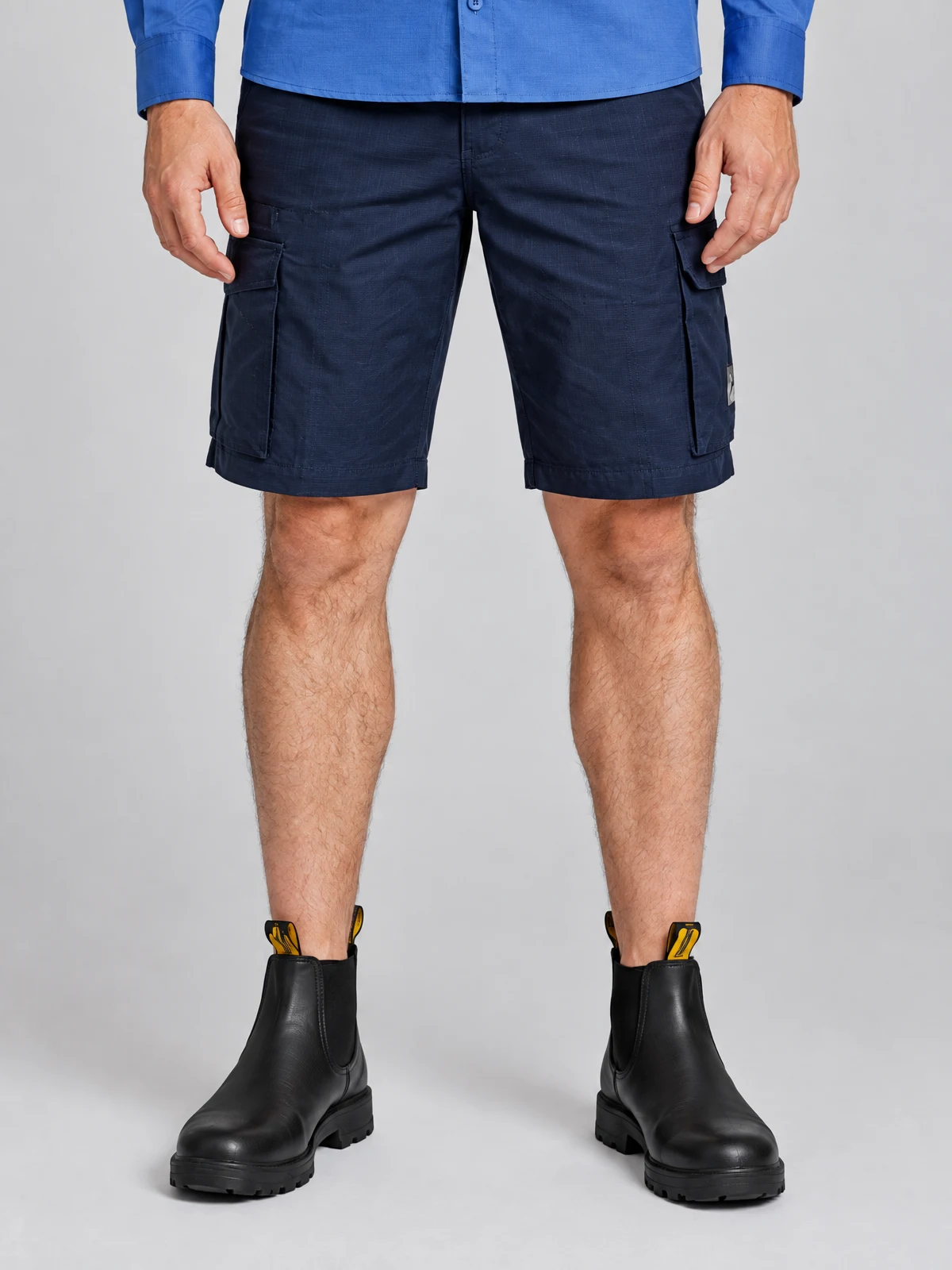 Men's Basic Cargo Short in Navy – close-up detail