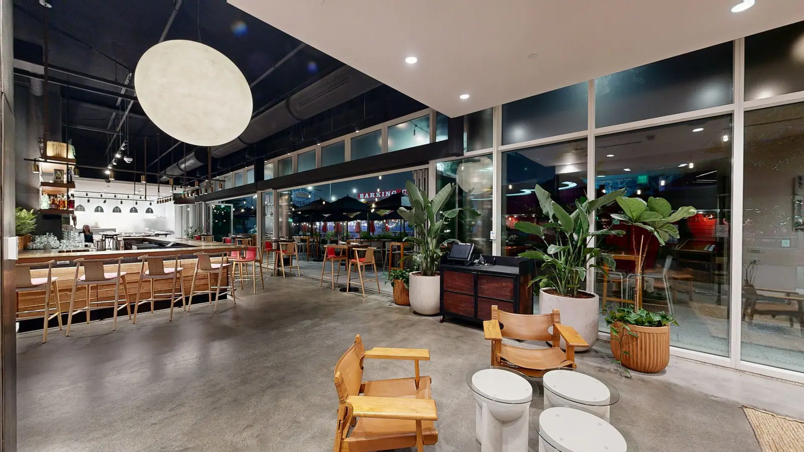 Para Maria - Envoy Hotel