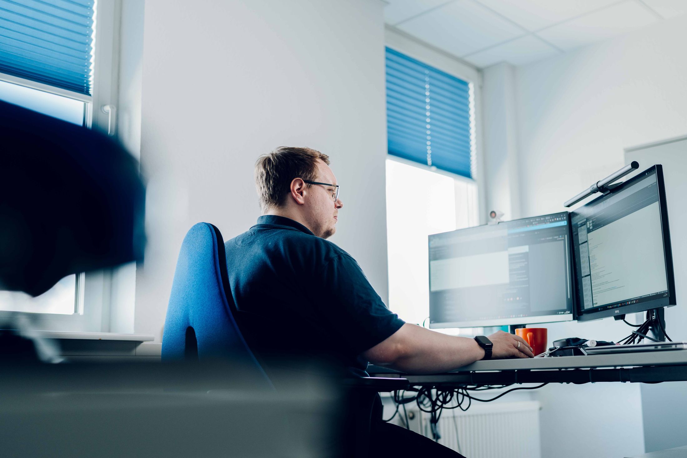 Mitarbeiter am technischen Arbeitsplatz