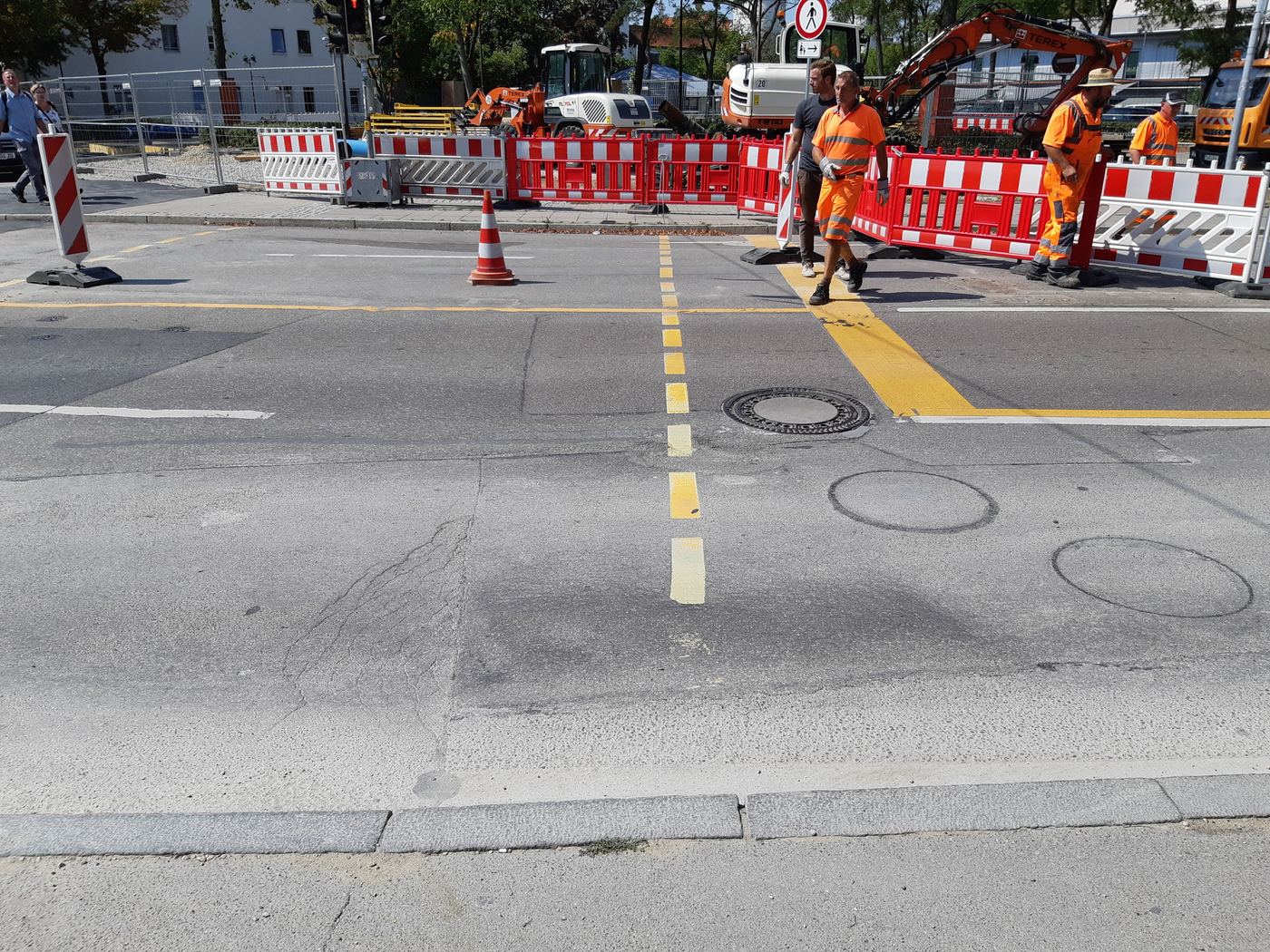 Kanalsanierung Roßmühlstraße in Ingolstadt: Baustelle an der Kreuzung