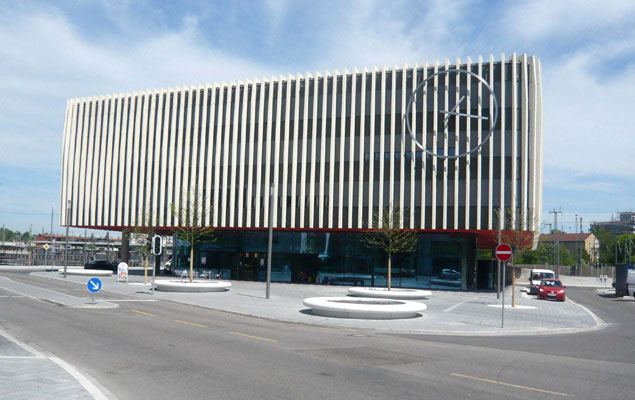 Verkehrsanlagen Nordbahnhof Ingolstadt: Vorplatz vor dem neuen Gebäude