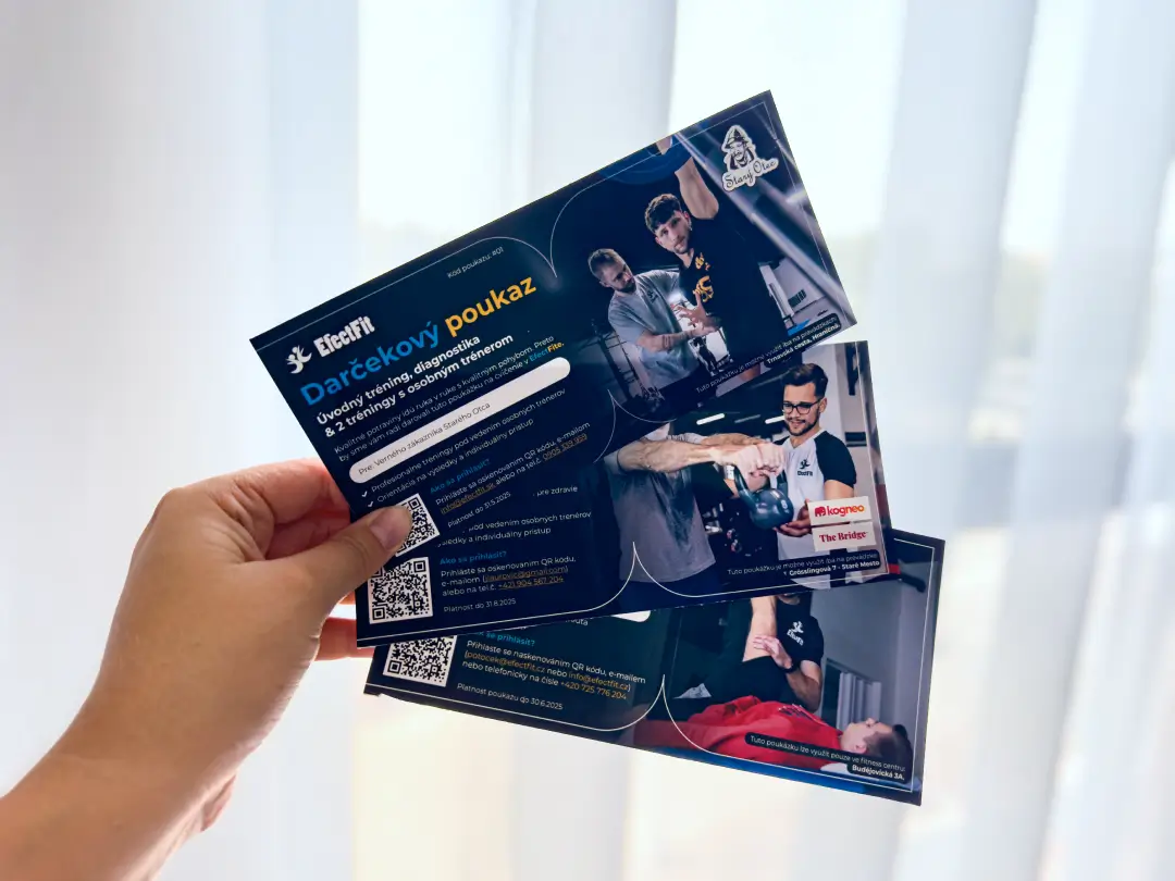 A hand holding a fan of EfectFit gift vouchers