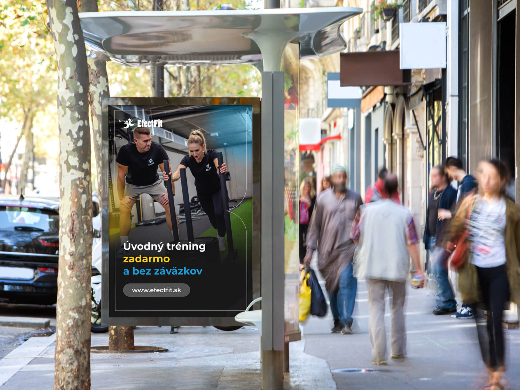 EfectFit poster for a free intro training at a city bus stop