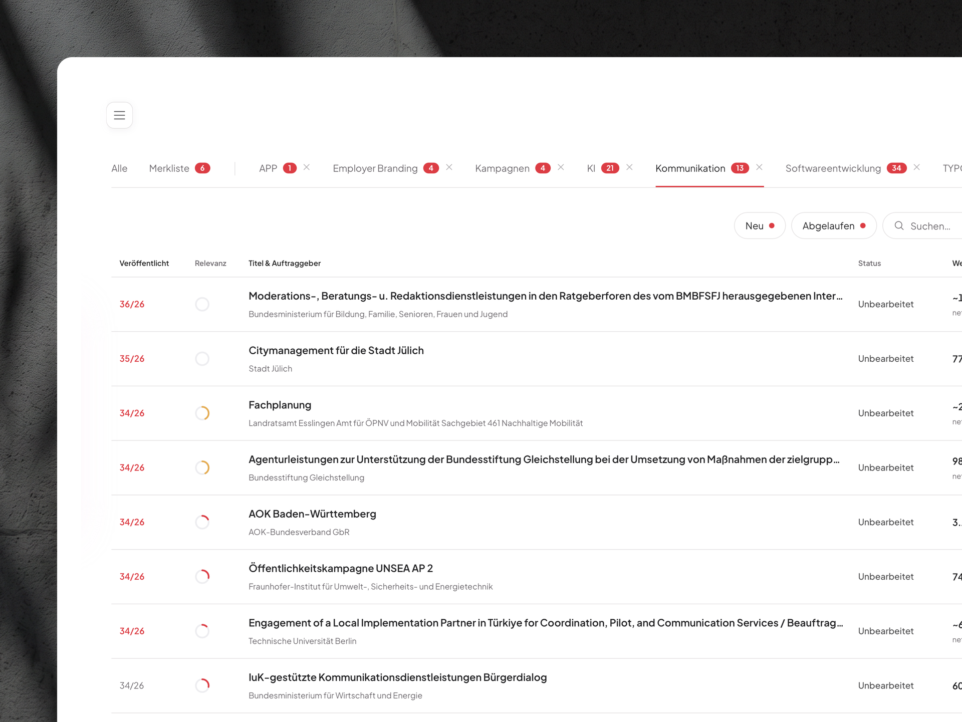 Ausschreibungsliste mit Themenfiltern, Relevanzanzeige und Bearbeitungsstatus je Verfahren