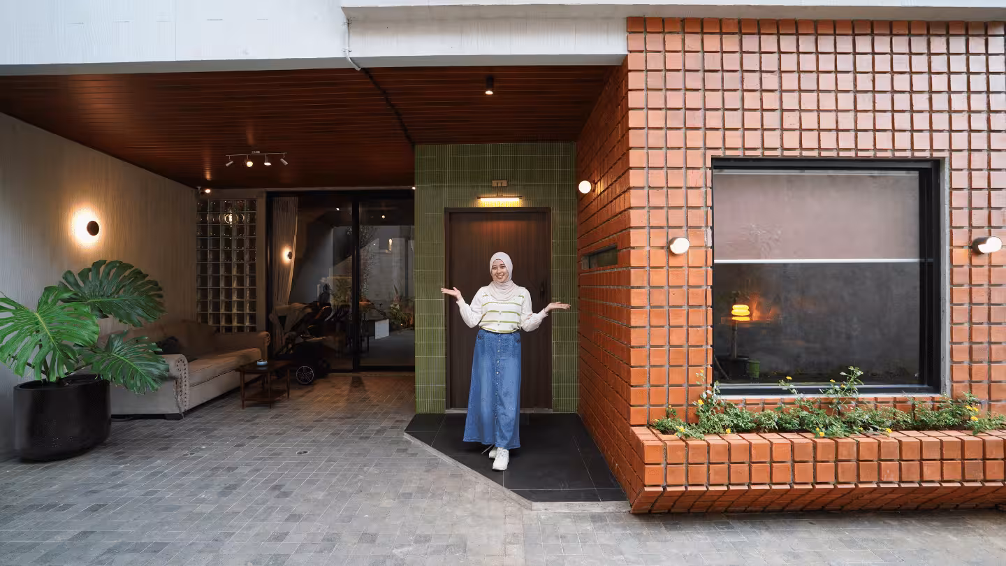 Rumah Pengusaha Tanaman yang Warm dan Cozy