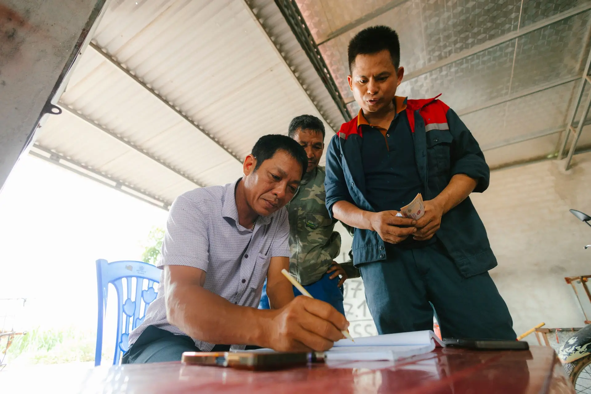 Field researchers reviewing community survey and voting data on a tablet | Pulso Intelligence Political Polling