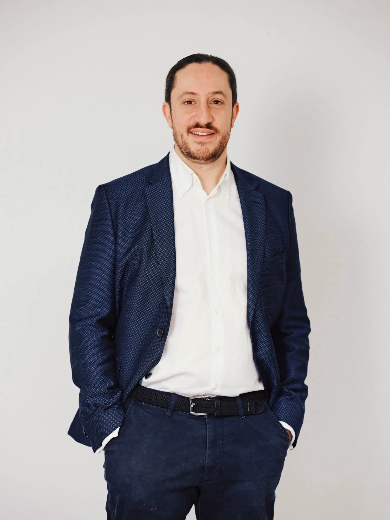 Dr. iur. Lukas Lezzi