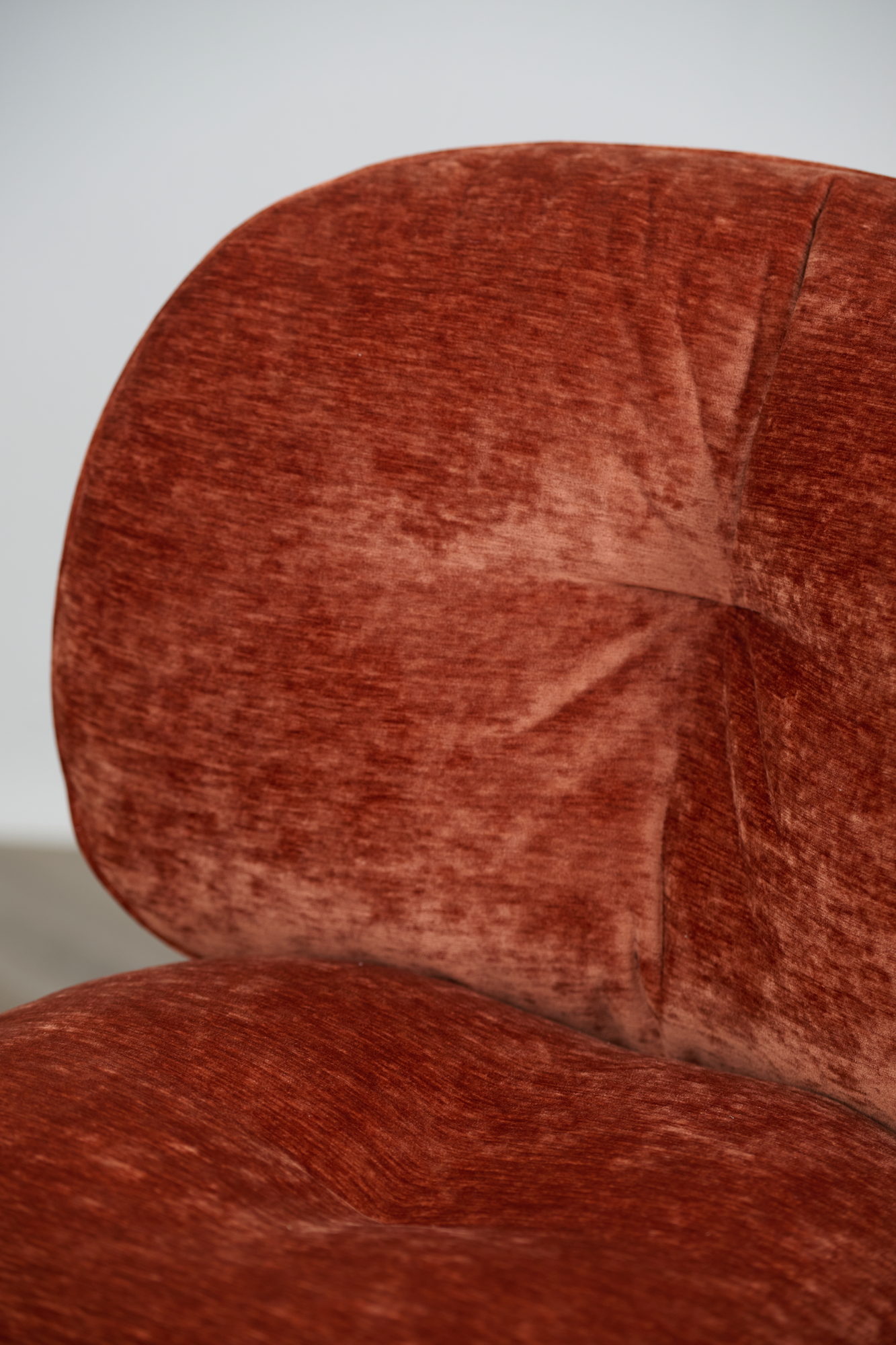 Detail der Chenille-Polsterung am Mullit Chair