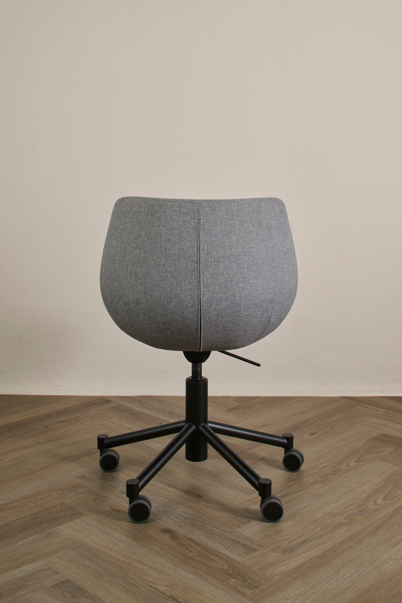Magnum Chair in Grau meliert von hinten