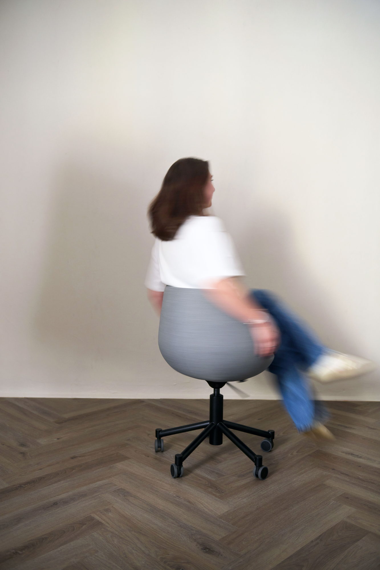 Magnum Chair in Grau meliert in einer Wohnszene
