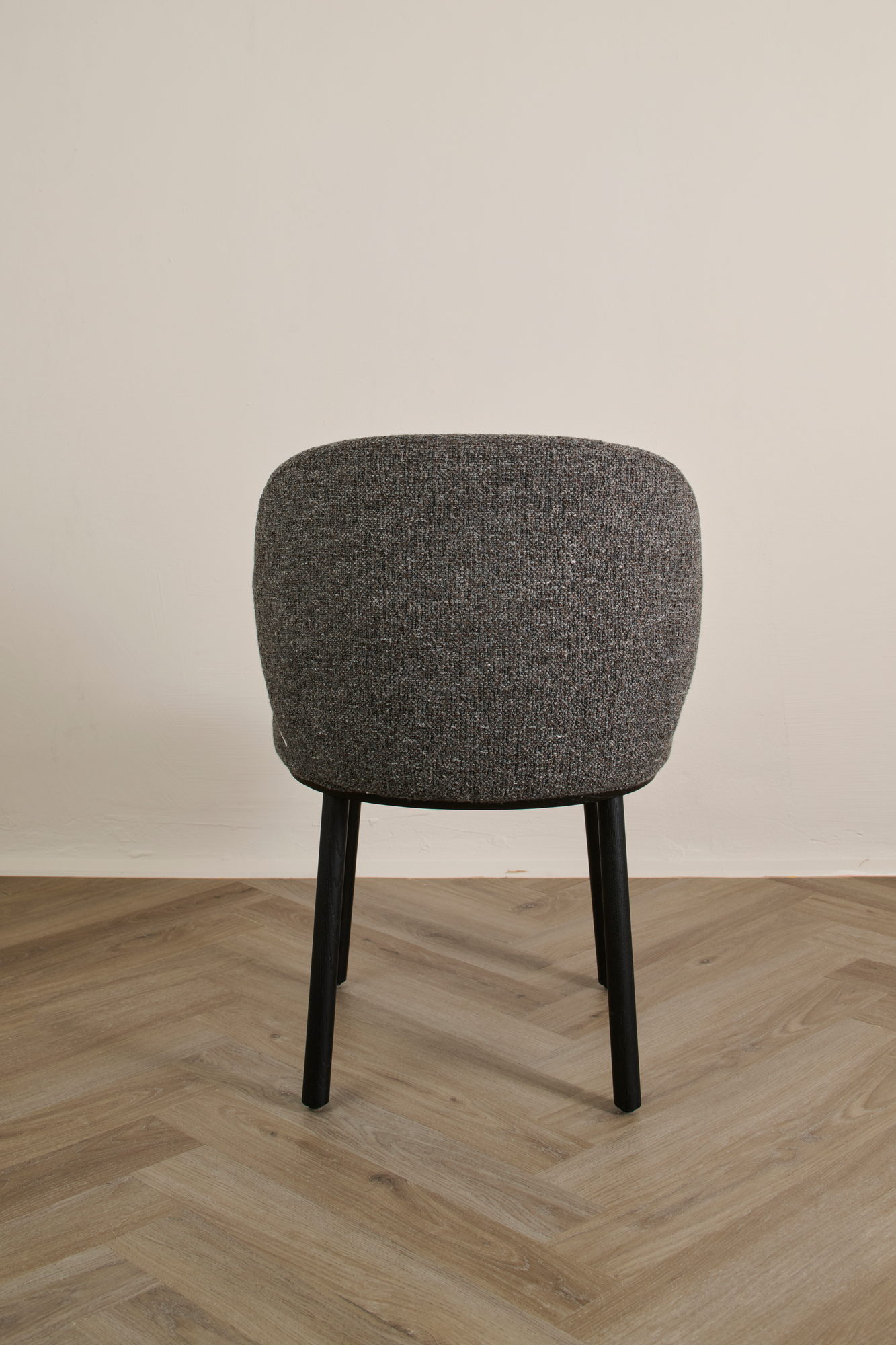 Ovata Dining Chair in Grau meliert von hinten