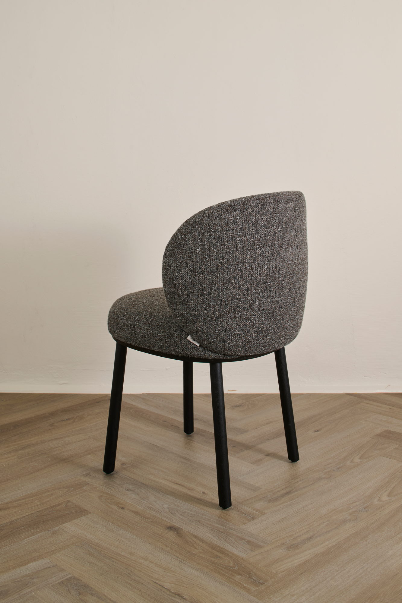 Ovata Dining Chair in Grau meliert im Profil