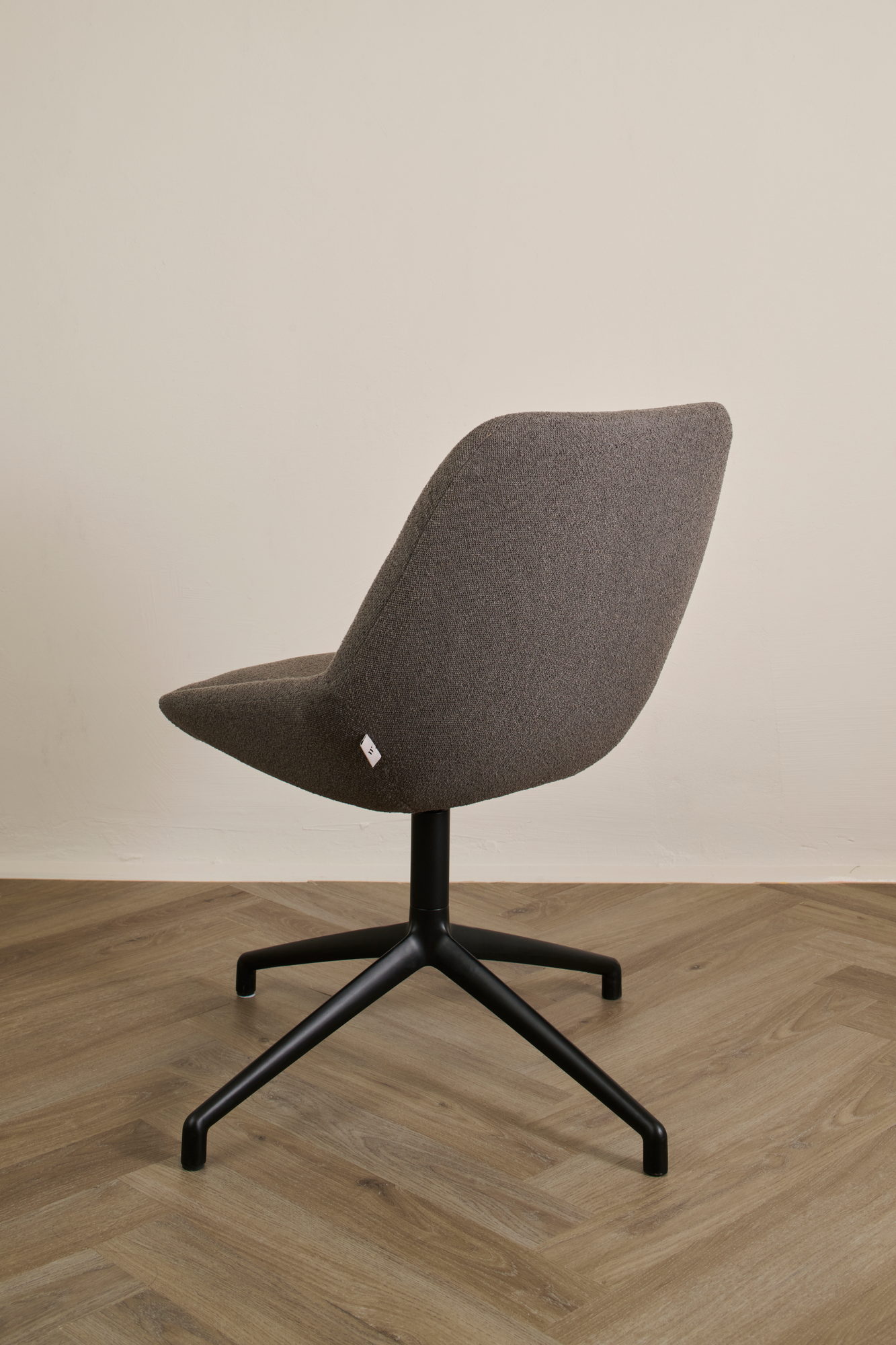 Sinum Chair in Graubraun im Profil