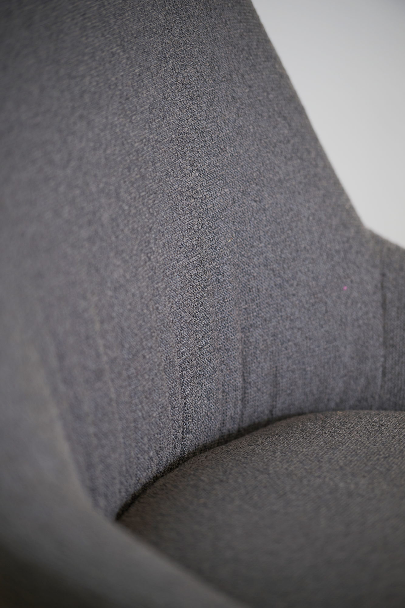 Detail der gepolsterten Sitzschale am Sinum Chair