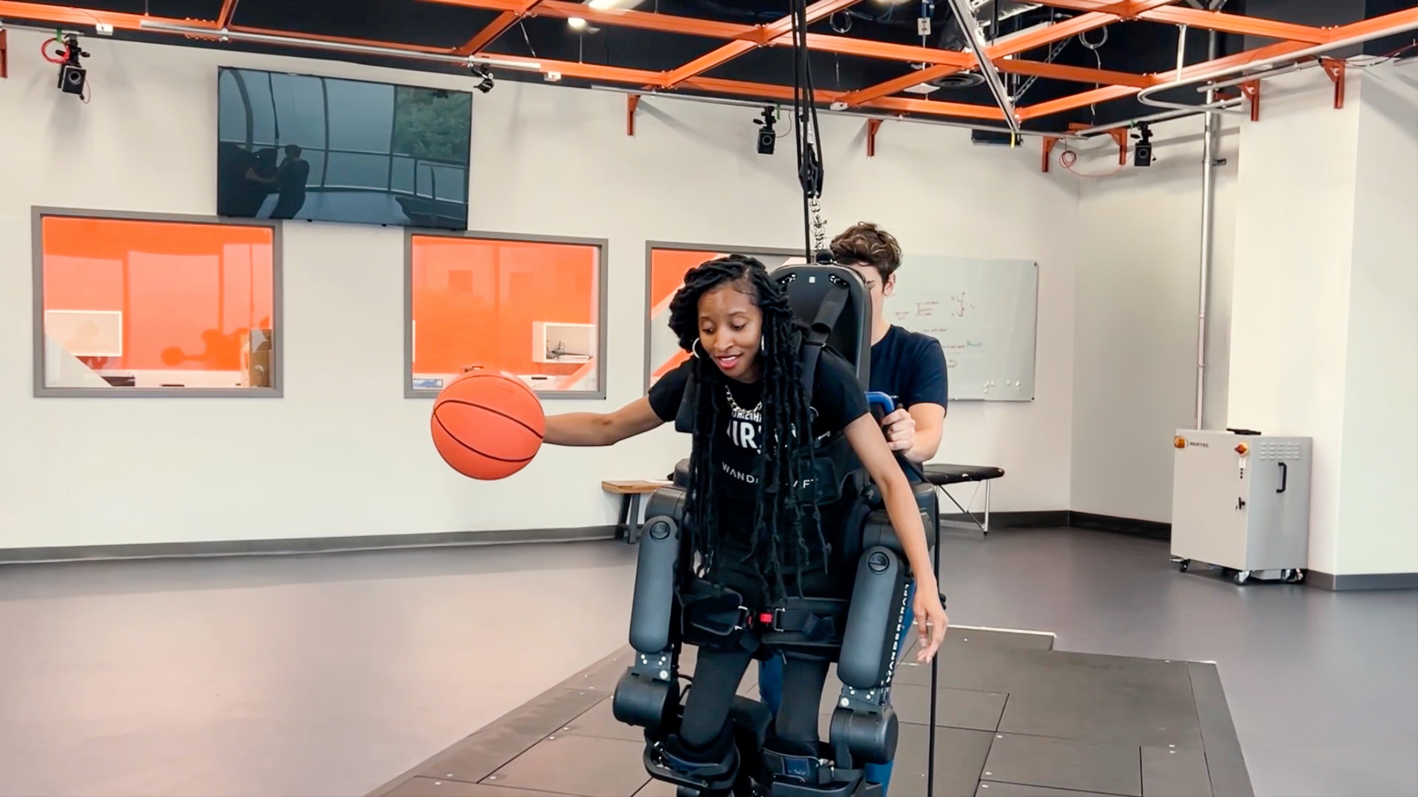 Patient playing basketball while walking with Atalante X
