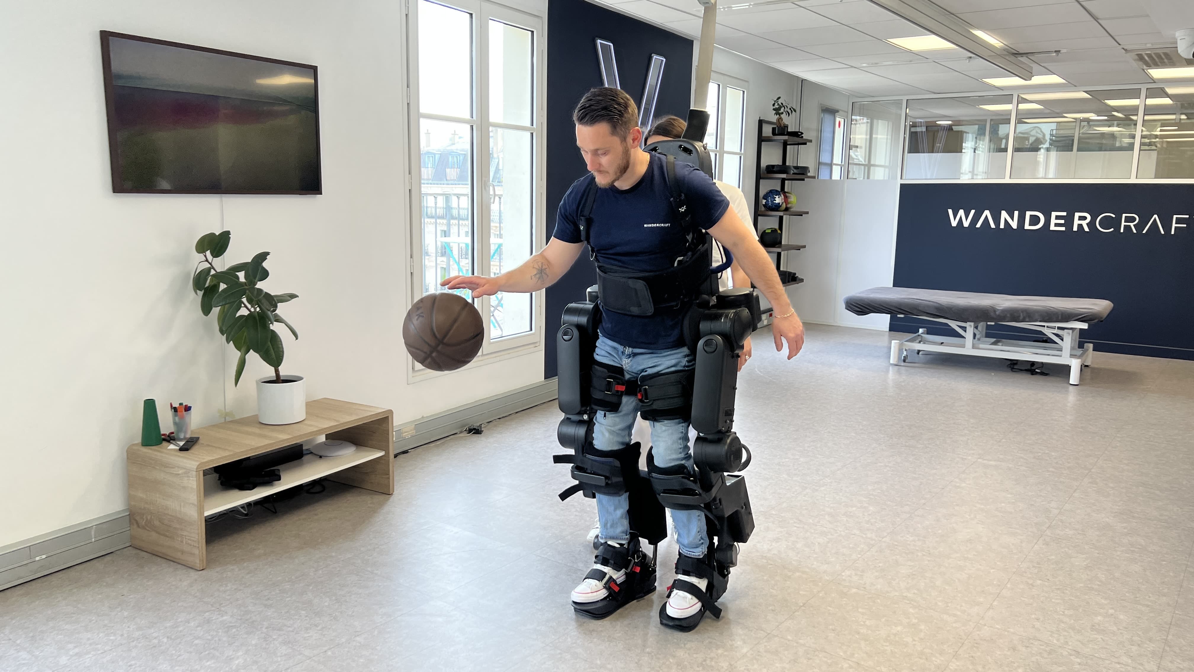 Patient standing in Atalante X