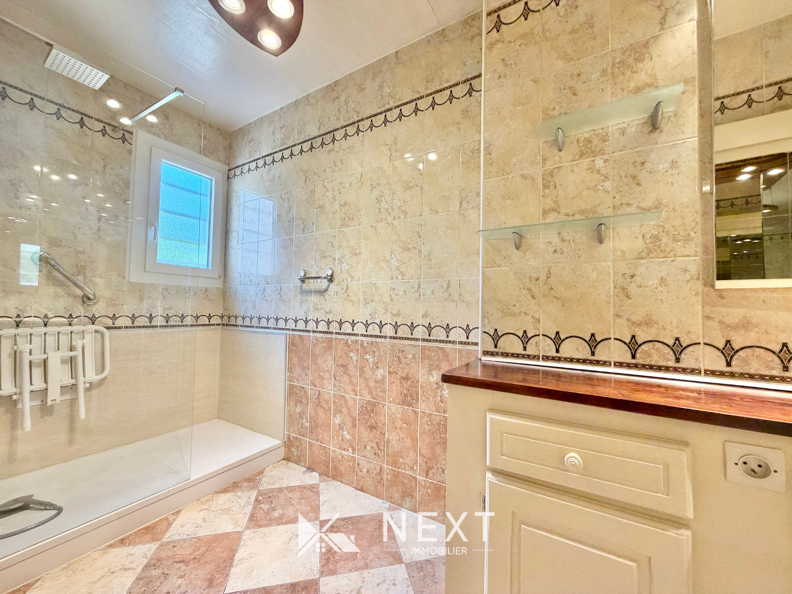 CLAIX   Maison de 103 m2, 4 chambres, jardin arboré et terrasse - 103 m² - Claix - 29 — photo 10